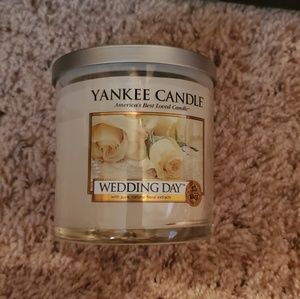 Yankee candle, delightful wedding prep smell!